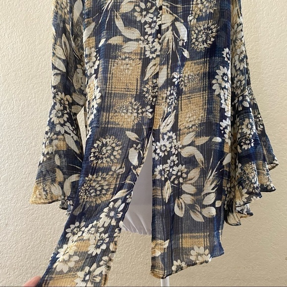 Lc Lauren Conrad flare sleeves blouse Size Large - Picture 9 of 11